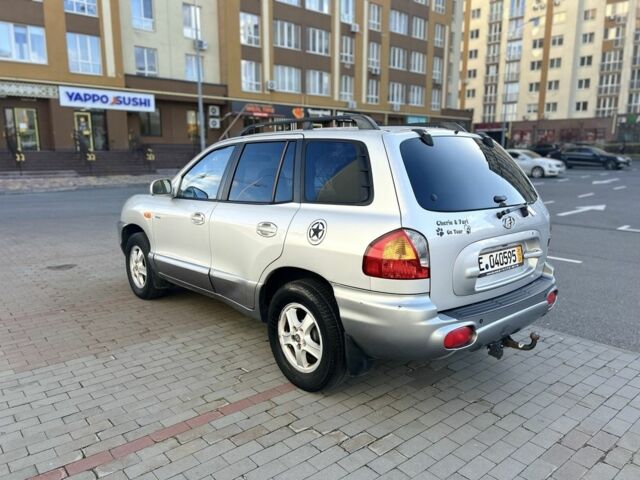 Серый Хендай Санта Фе, объемом двигателя 2 л и пробегом 357 тыс. км за 3700 $, фото 4 на Automoto.ua