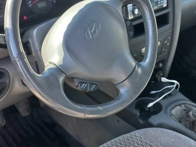 Сірий Хендай Санта Фе, об'ємом двигуна 2 л та пробігом 350 тис. км за 4000 $, фото 5 на Automoto.ua