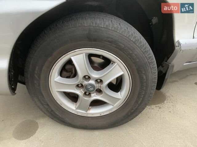 Серый Хендай Санта Фе, объемом двигателя 2.4 л и пробегом 115 тыс. км за 6100 $, фото 19 на Automoto.ua