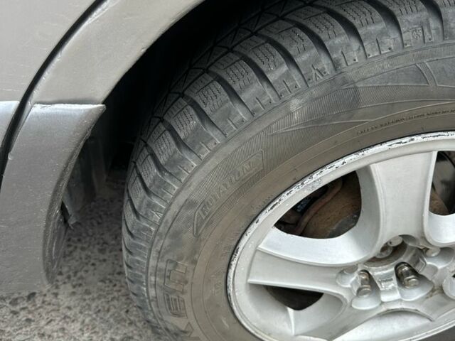 Серый Хендай Санта Фе, объемом двигателя 0 л и пробегом 300 тыс. км за 4500 $, фото 6 на Automoto.ua