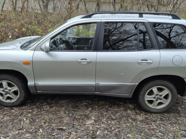 Серый Хендай Санта Фе, объемом двигателя 2 л и пробегом 316 тыс. км за 3801 $, фото 1 на Automoto.ua