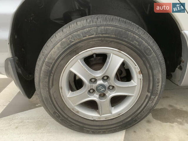 Серый Хендай Санта Фе, объемом двигателя 2.4 л и пробегом 115 тыс. км за 6100 $, фото 49 на Automoto.ua