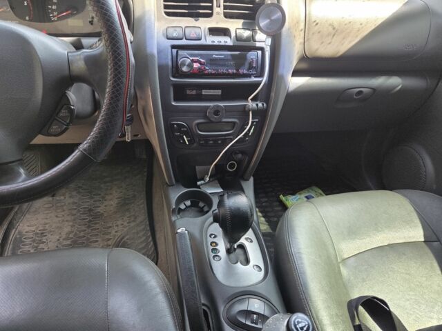 Серый Хендай Санта Фе, объемом двигателя 2 л и пробегом 343 тыс. км за 2999 $, фото 6 на Automoto.ua