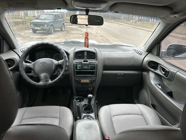 Сірий Хендай Санта Фе, об'ємом двигуна 2 л та пробігом 286 тис. км за 3800 $, фото 7 на Automoto.ua