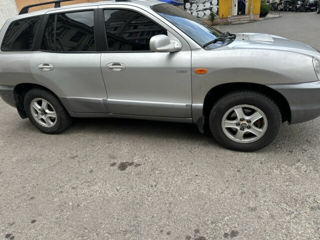 Серый Хендай Санта Фе, объемом двигателя 0 л и пробегом 300 тыс. км за 4500 $, фото 1 на Automoto.ua