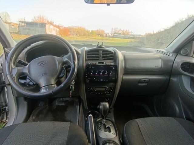 Сірий Хендай Санта Фе, об'ємом двигуна 2 л та пробігом 390 тис. км за 2900 $, фото 8 на Automoto.ua