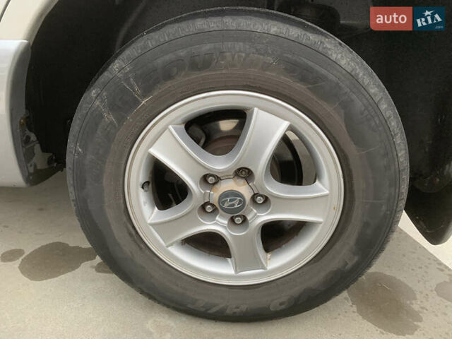 Серый Хендай Санта Фе, объемом двигателя 2.4 л и пробегом 115 тыс. км за 6100 $, фото 26 на Automoto.ua