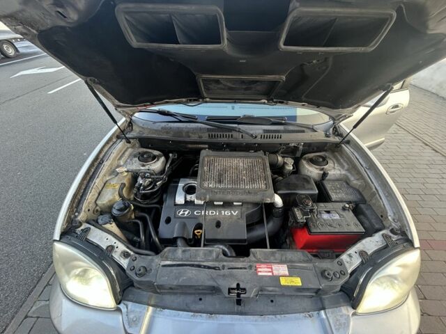 Серый Хендай Санта Фе, объемом двигателя 2 л и пробегом 357 тыс. км за 3700 $, фото 11 на Automoto.ua