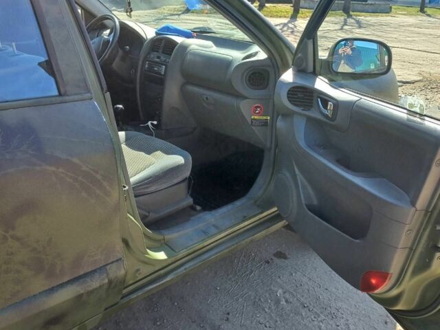 Сірий Хендай Санта Фе, об'ємом двигуна 2 л та пробігом 350 тис. км за 4000 $, фото 12 на Automoto.ua