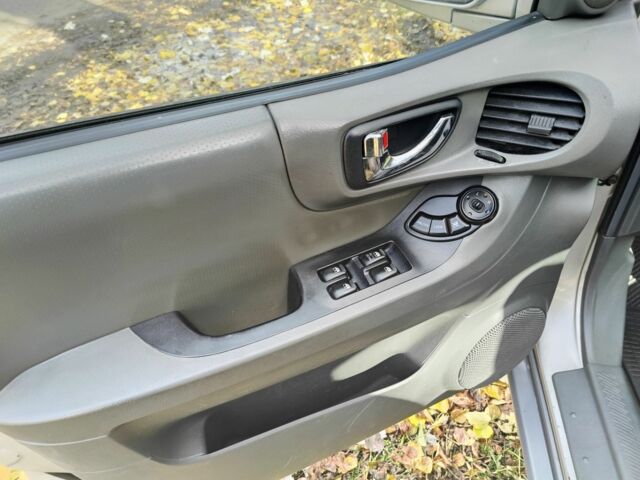 Серый Хендай Санта Фе, объемом двигателя 0 л и пробегом 300 тыс. км за 3000 $, фото 12 на Automoto.ua