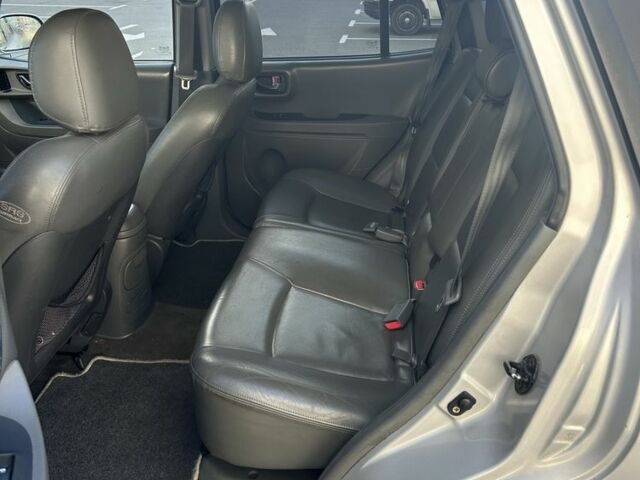 Серый Хендай Санта Фе, объемом двигателя 2 л и пробегом 357 тыс. км за 3700 $, фото 9 на Automoto.ua