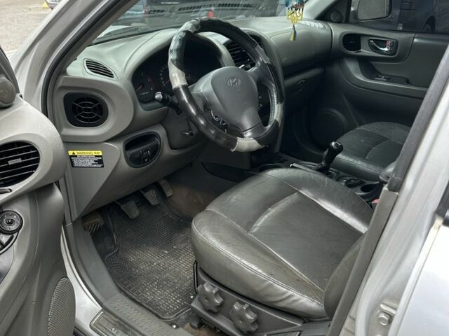 Серый Хендай Санта Фе, объемом двигателя 0 л и пробегом 300 тыс. км за 4500 $, фото 4 на Automoto.ua