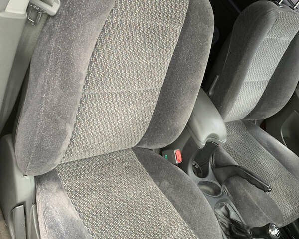 Серый Хендай Санта Фе, объемом двигателя 2.4 л и пробегом 115 тыс. км за 6100 $, фото 6 на Automoto.ua