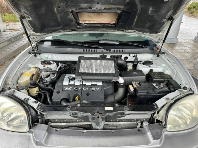 Сірий Хендай Санта Фе, об'ємом двигуна 2 л та пробігом 370 тис. км за 3650 $, фото 9 на Automoto.ua