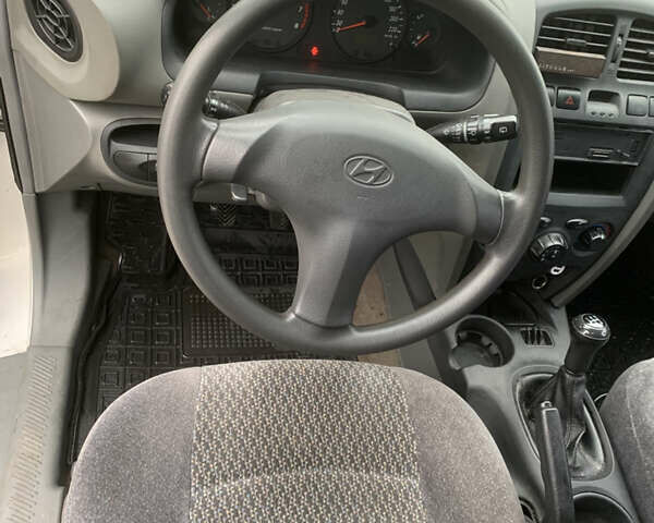 Серый Хендай Санта Фе, объемом двигателя 2.4 л и пробегом 115 тыс. км за 6100 $, фото 28 на Automoto.ua