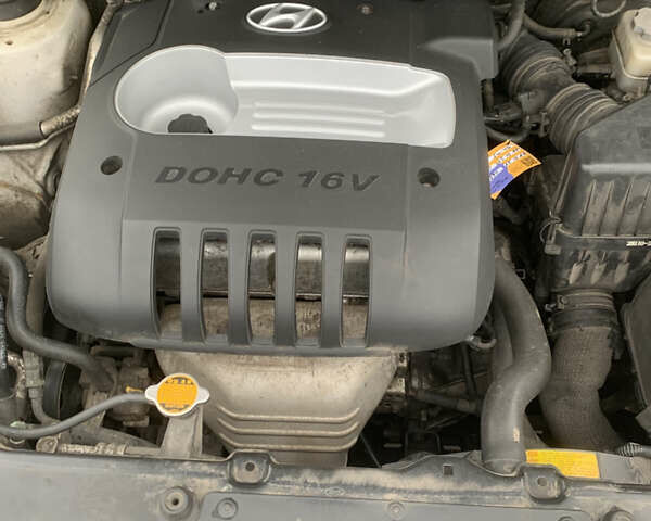 Серый Хендай Санта Фе, объемом двигателя 2.4 л и пробегом 115 тыс. км за 6100 $, фото 35 на Automoto.ua