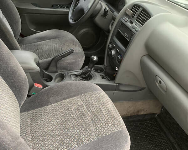 Серый Хендай Санта Фе, объемом двигателя 2.4 л и пробегом 115 тыс. км за 6100 $, фото 5 на Automoto.ua