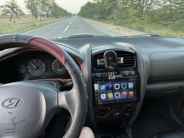 Хендай Санта Фе 2003 в Николаеве на Automoto.ua Серый Хендай Санта Фе, объемом двигателя 2 л и пробегом 366 тыс. км за 5900 $, фото 5 на Automoto.ua