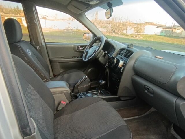 Сірий Хендай Санта Фе, об'ємом двигуна 2 л та пробігом 390 тис. км за 2900 $, фото 10 на Automoto.ua