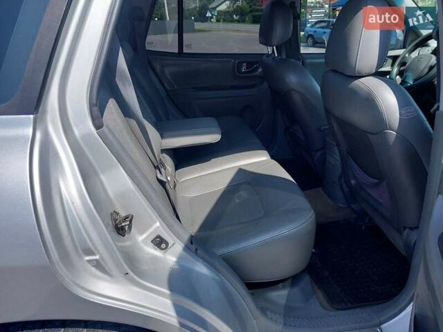 Серый Хендай Санта Фе, объемом двигателя 1.99 л и пробегом 300 тыс. км за 5650 $, фото 24 на Automoto.ua