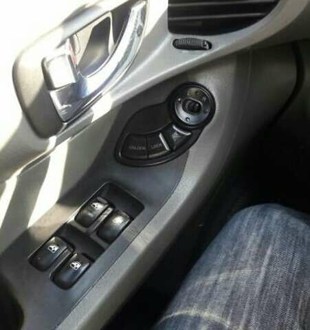 Серый Хендай Санта Фе, объемом двигателя 2 л и пробегом 425 тыс. км за 5100 $, фото 4 на Automoto.ua