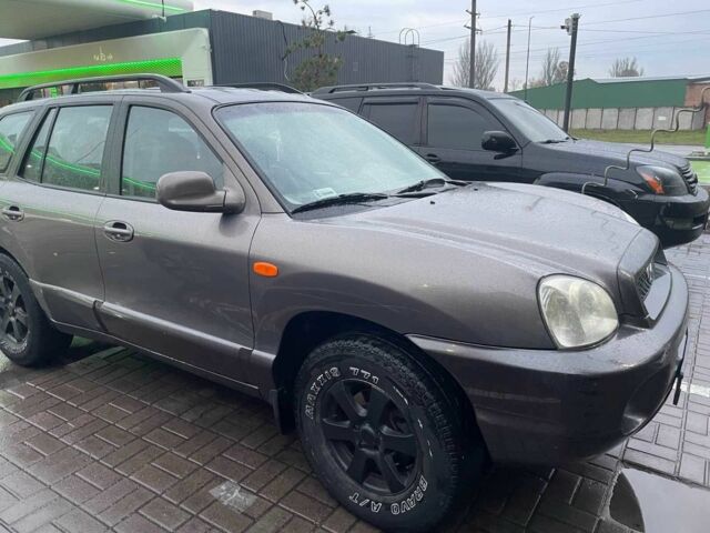 Серый Хендай Санта Фе, объемом двигателя 2 л и пробегом 280 тыс. км за 3800 $, фото 1 на Automoto.ua