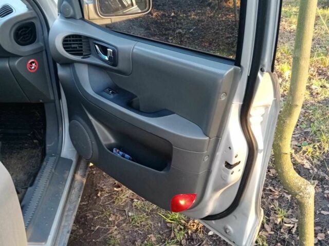 Сірий Хендай Санта Фе, об'ємом двигуна 2.4 л та пробігом 270 тис. км за 6300 $, фото 7 на Automoto.ua