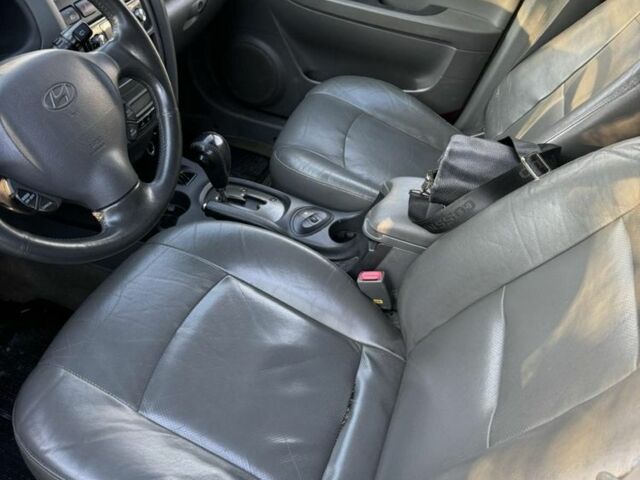 Сірий Хендай Санта Фе, об'ємом двигуна 2 л та пробігом 275 тис. км за 3300 $, фото 5 на Automoto.ua