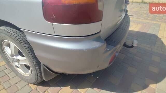 Серый Хендай Санта Фе, объемом двигателя 2 л и пробегом 294 тыс. км за 5700 $, фото 10 на Automoto.ua