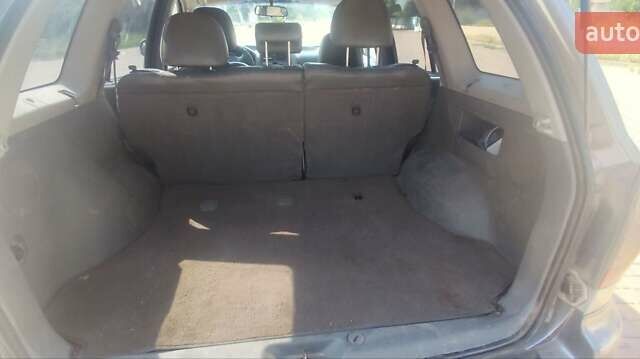 Серый Хендай Санта Фе, объемом двигателя 2 л и пробегом 294 тыс. км за 5700 $, фото 4 на Automoto.ua