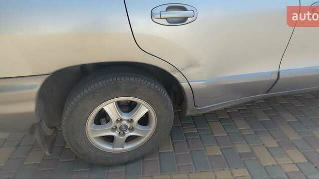 Серый Хендай Санта Фе, объемом двигателя 2 л и пробегом 294 тыс. км за 5700 $, фото 13 на Automoto.ua