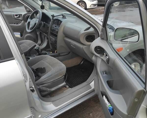 Серый Хендай Санта Фе, объемом двигателя 2 л и пробегом 289 тыс. км за 4900 $, фото 13 на Automoto.ua