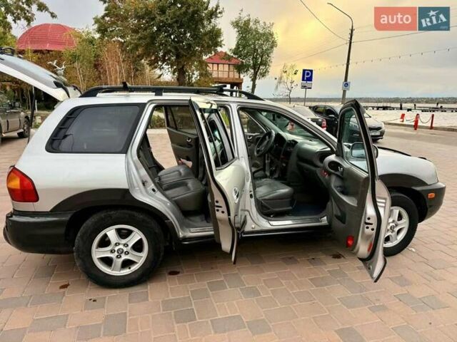 Серый Хендай Санта Фе, объемом двигателя 3.49 л и пробегом 319 тыс. км за 5300 $, фото 10 на Automoto.ua