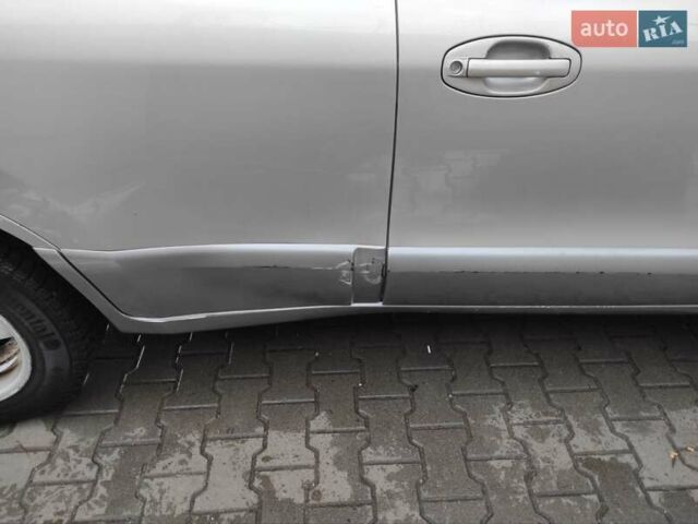 Серый Хендай Санта Фе, объемом двигателя 2 л и пробегом 289 тыс. км за 4900 $, фото 7 на Automoto.ua