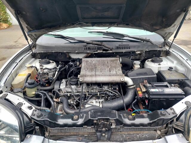 Сірий Хендай Санта Фе, об'ємом двигуна 2 л та пробігом 300 тис. км за 2450 $, фото 9 на Automoto.ua