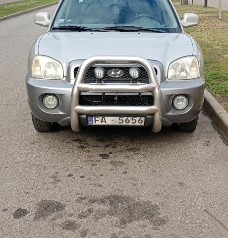 Сірий Хендай Санта Фе, об'ємом двигуна 2 л та пробігом 200 тис. км за 3809 $, фото 2 на Automoto.ua