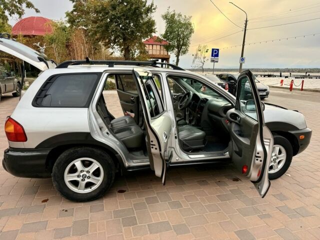 Серый Хендай Санта Фе, объемом двигателя 3.5 л и пробегом 319 тыс. км за 5300 $, фото 4 на Automoto.ua