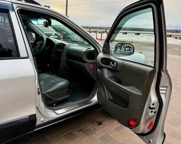 Серый Хендай Санта Фе, объемом двигателя 3.49 л и пробегом 319 тыс. км за 5300 $, фото 20 на Automoto.ua