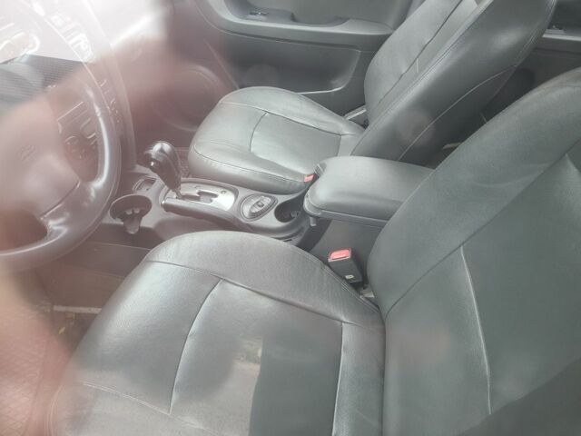 Сірий Хендай Санта Фе, об'ємом двигуна 2 л та пробігом 280 тис. км за 3950 $, фото 5 на Automoto.ua