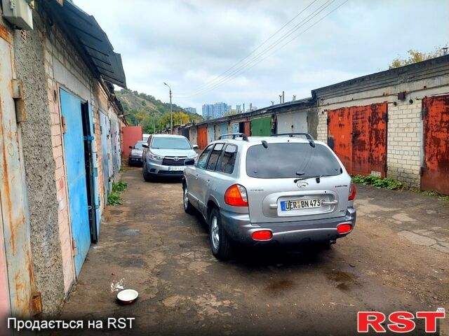 Сірий Хендай Санта Фе, об'ємом двигуна 2 л та пробігом 300 тис. км за 2450 $, фото 3 на Automoto.ua