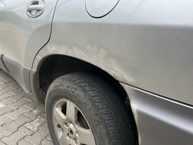 Серый Хендай Санта Фе, объемом двигателя 2.4 л и пробегом 260 тыс. км за 4200 $, фото 6 на Automoto.ua