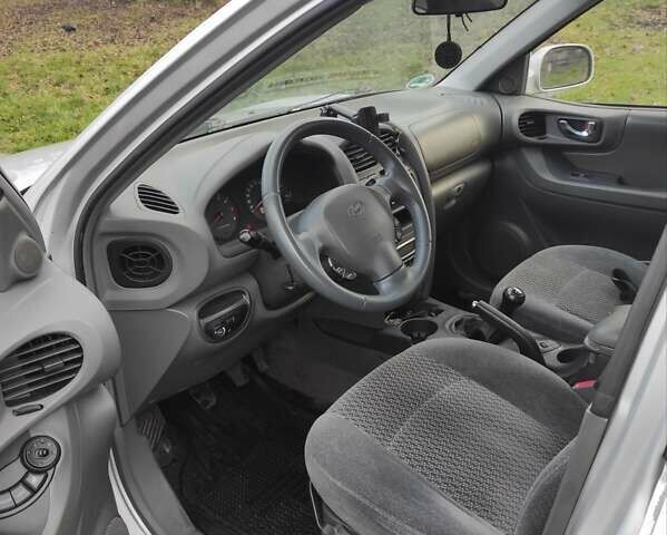 Серый Хендай Санта Фе, объемом двигателя 2 л и пробегом 289 тыс. км за 4900 $, фото 14 на Automoto.ua