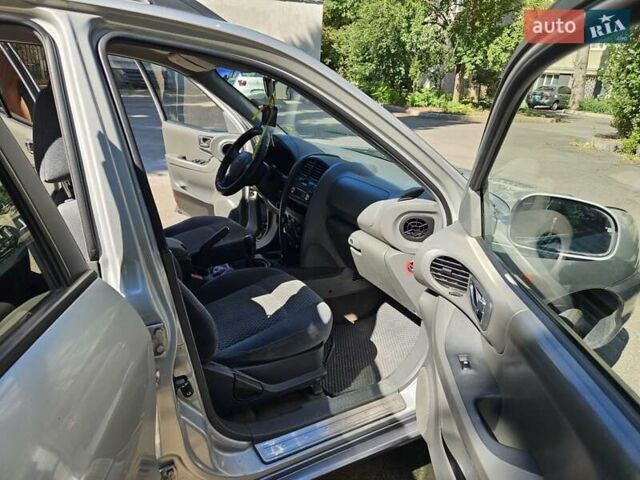 Серый Хендай Санта Фе, объемом двигателя 1.99 л и пробегом 214 тыс. км за 5300 $, фото 11 на Automoto.ua