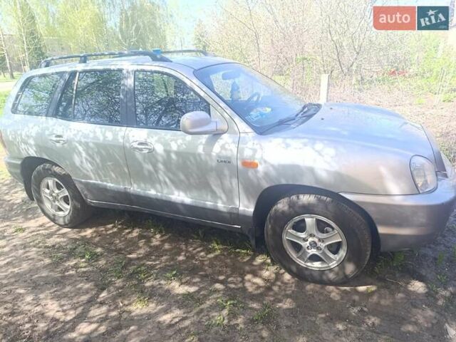 Серый Хендай Санта Фе, объемом двигателя 2 л и пробегом 304 тыс. км за 2800 $, фото 3 на Automoto.ua