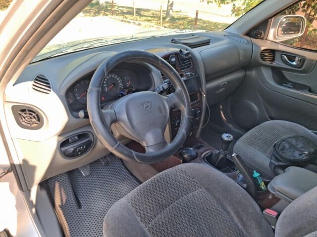 Сірий Хендай Санта Фе, об'ємом двигуна 2.4 л та пробігом 240 тис. км за 4300 $, фото 6 на Automoto.ua