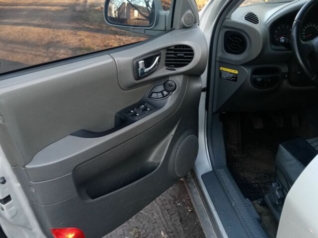 Сірий Хендай Санта Фе, об'ємом двигуна 2.4 л та пробігом 270 тис. км за 6300 $, фото 11 на Automoto.ua