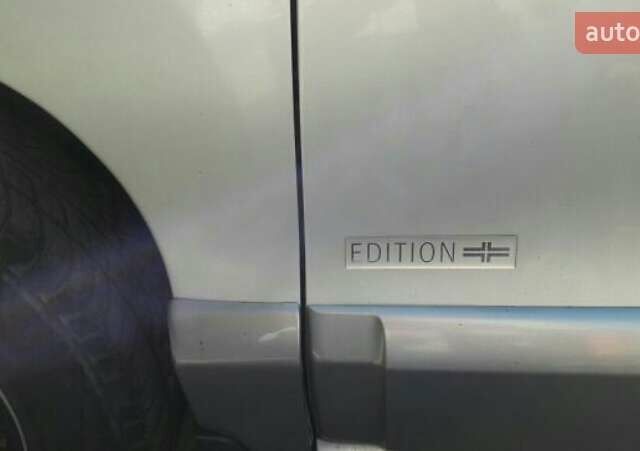 Серый Хендай Санта Фе, объемом двигателя 2 л и пробегом 425 тыс. км за 5100 $, фото 2 на Automoto.ua