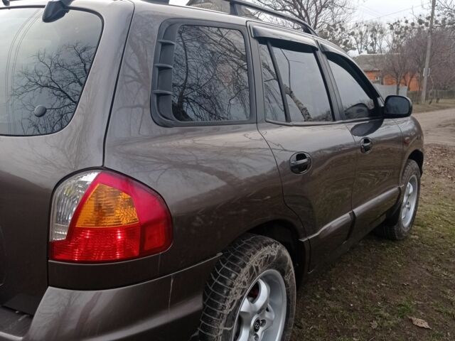 Серый Хендай Санта Фе, объемом двигателя 2.4 л и пробегом 320 тыс. км за 4500 $, фото 5 на Automoto.ua