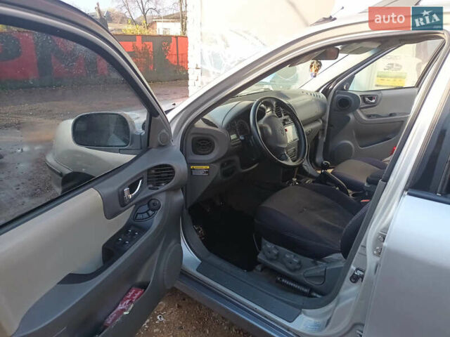 Сірий Хендай Санта Фе, об'ємом двигуна 2.4 л та пробігом 234 тис. км за 5700 $, фото 4 на Automoto.ua