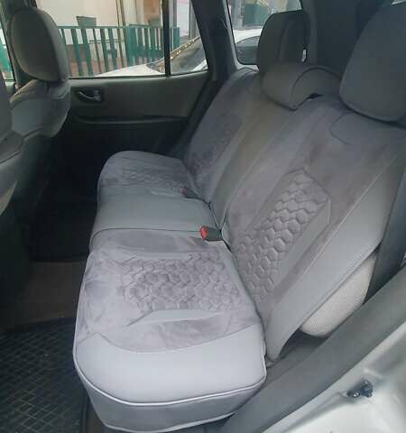 Сірий Хендай Санта Фе, об'ємом двигуна 1.99 л та пробігом 270 тис. км за 6300 $, фото 7 на Automoto.ua